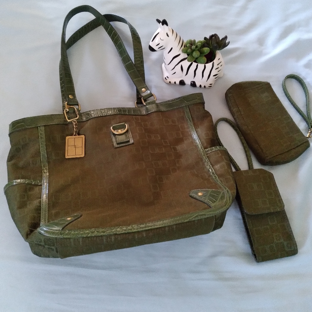 Brand New Worthington purse set.